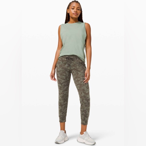 Lululemon Ready to Rulu Jogger - Picture 2 of 13